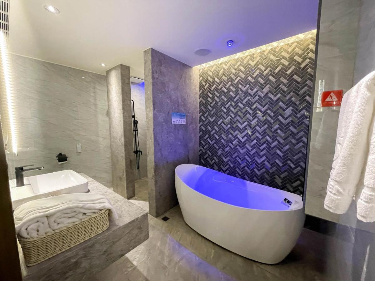 Fifth Avenue Motel Taichung Dış mekan fotoğraf