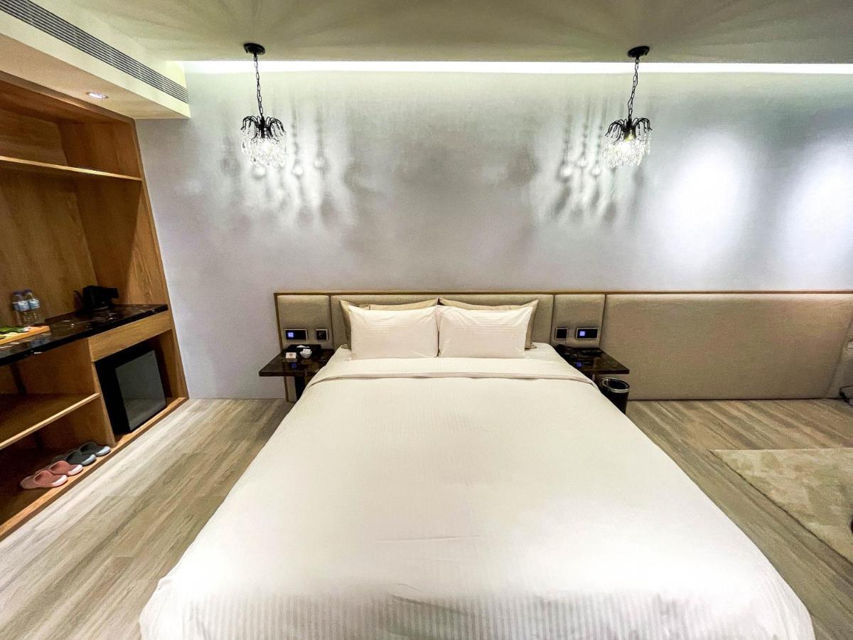 Fifth Avenue Motel Taichung Dış mekan fotoğraf