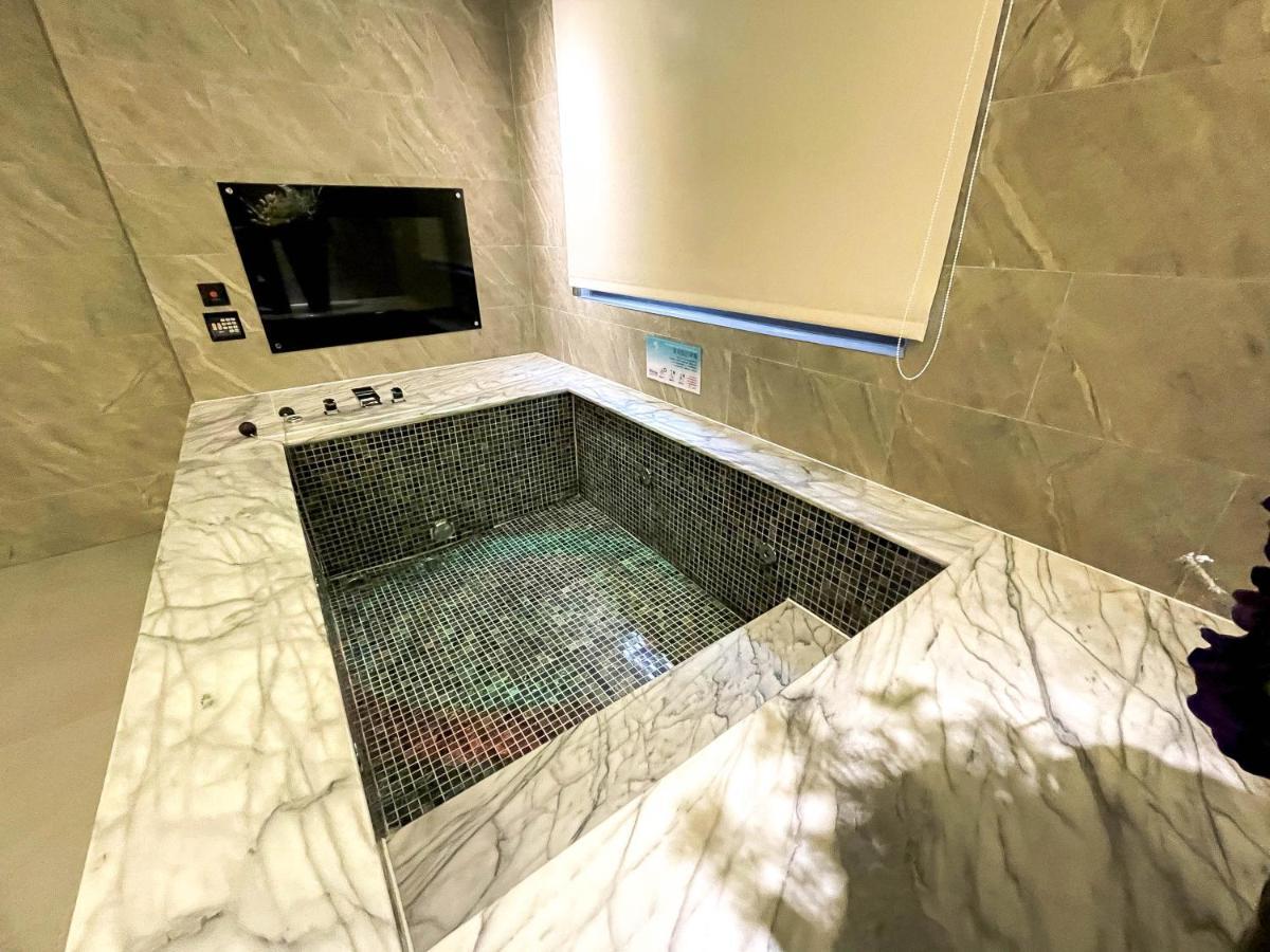 Fifth Avenue Motel Taichung Dış mekan fotoğraf