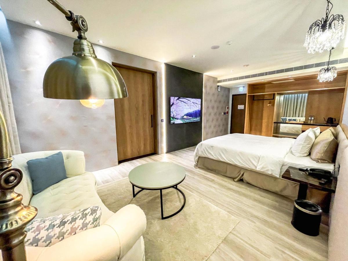 Fifth Avenue Motel Taichung Dış mekan fotoğraf