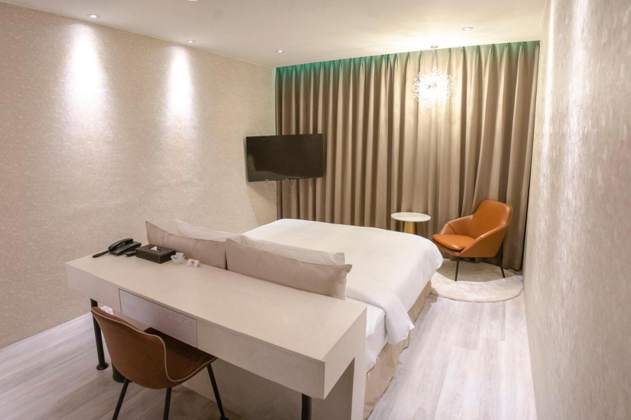 Fifth Avenue Motel Taichung Dış mekan fotoğraf