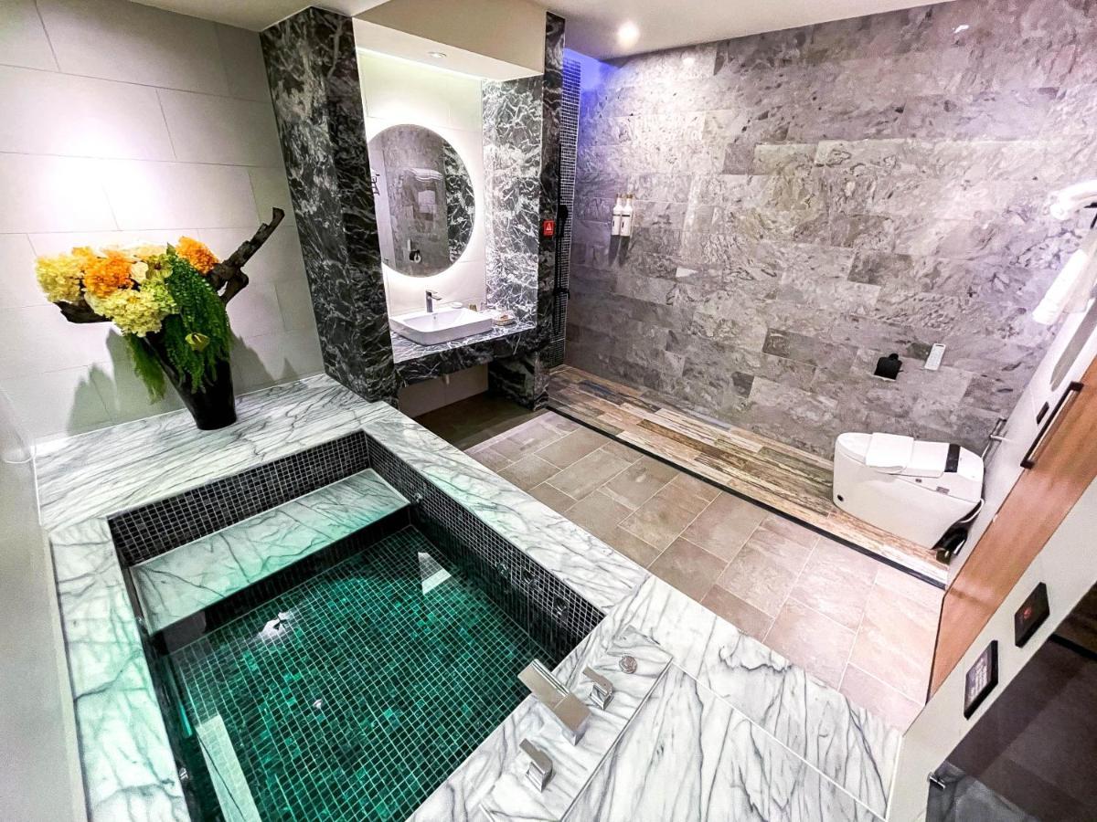 Fifth Avenue Motel Taichung Dış mekan fotoğraf