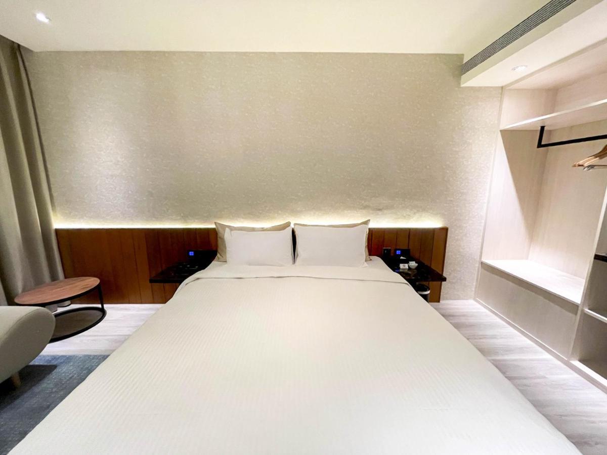Fifth Avenue Motel Taichung Dış mekan fotoğraf