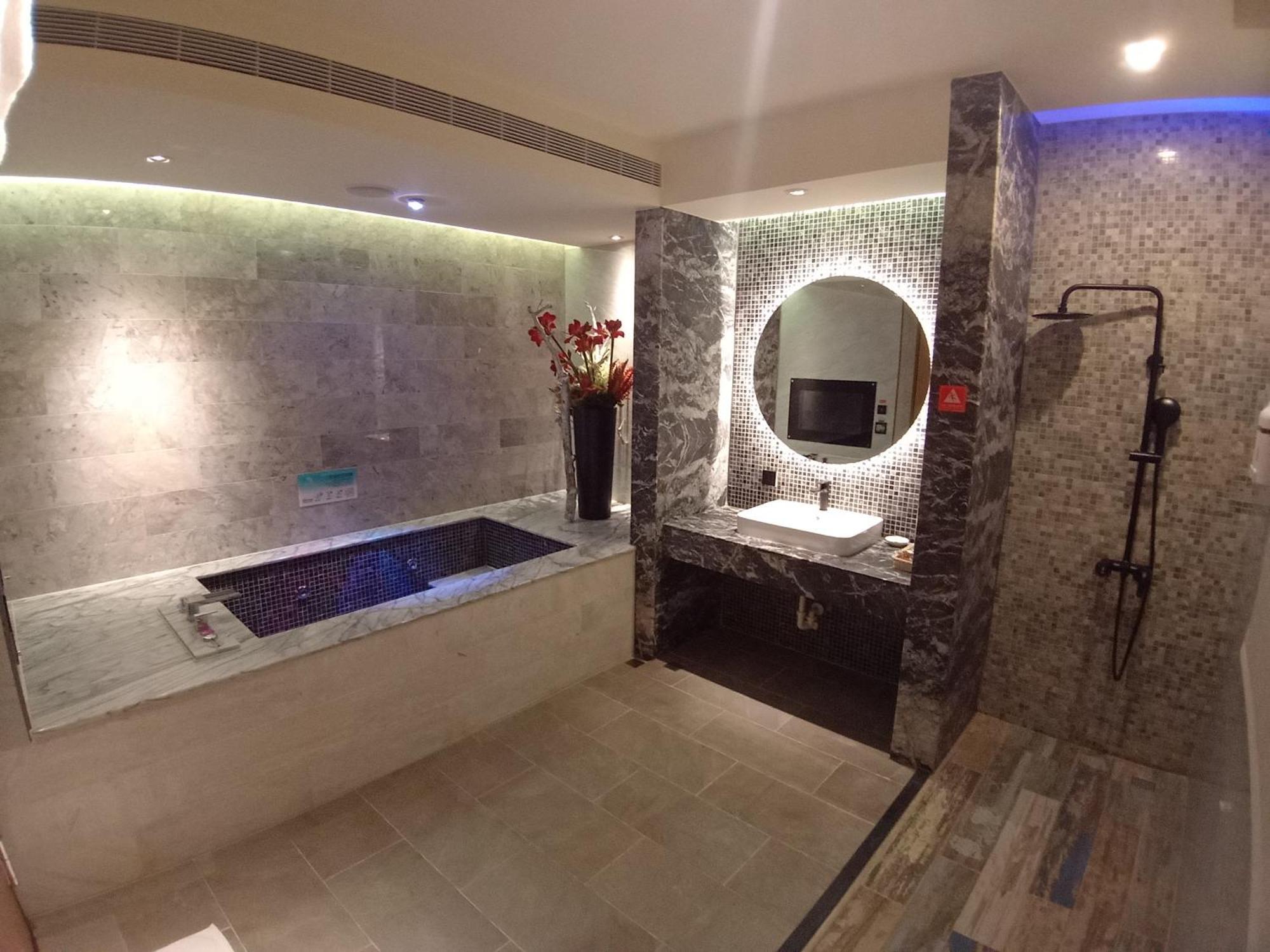Fifth Avenue Motel Taichung Dış mekan fotoğraf